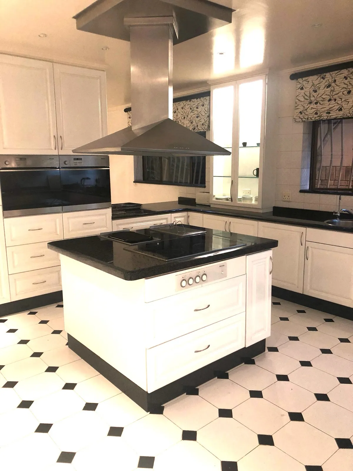 Kitchen at 27A on Angus — 03