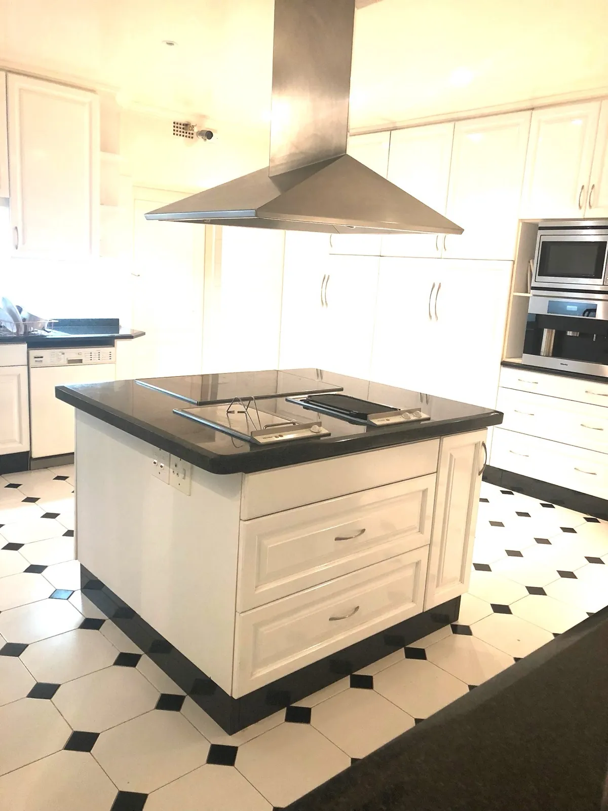 Kitchen at 27A on Angus — 05