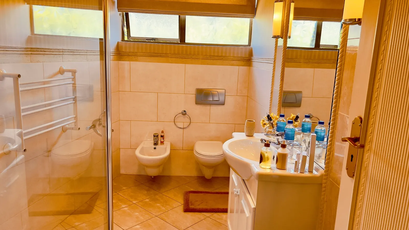 Honey Suite at 27A on Angus — 09
