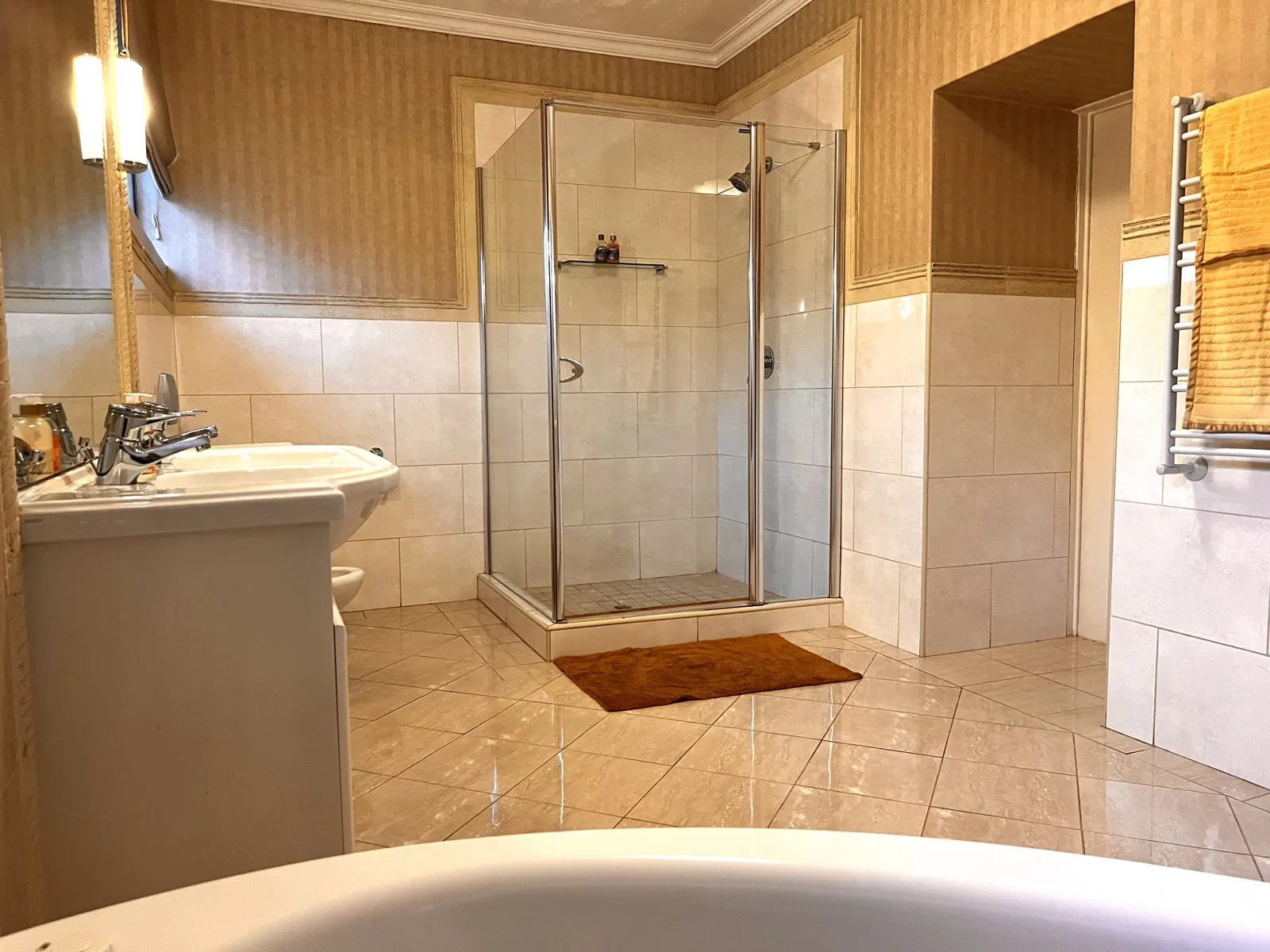 Maple Suite at 27A on Angus — 04