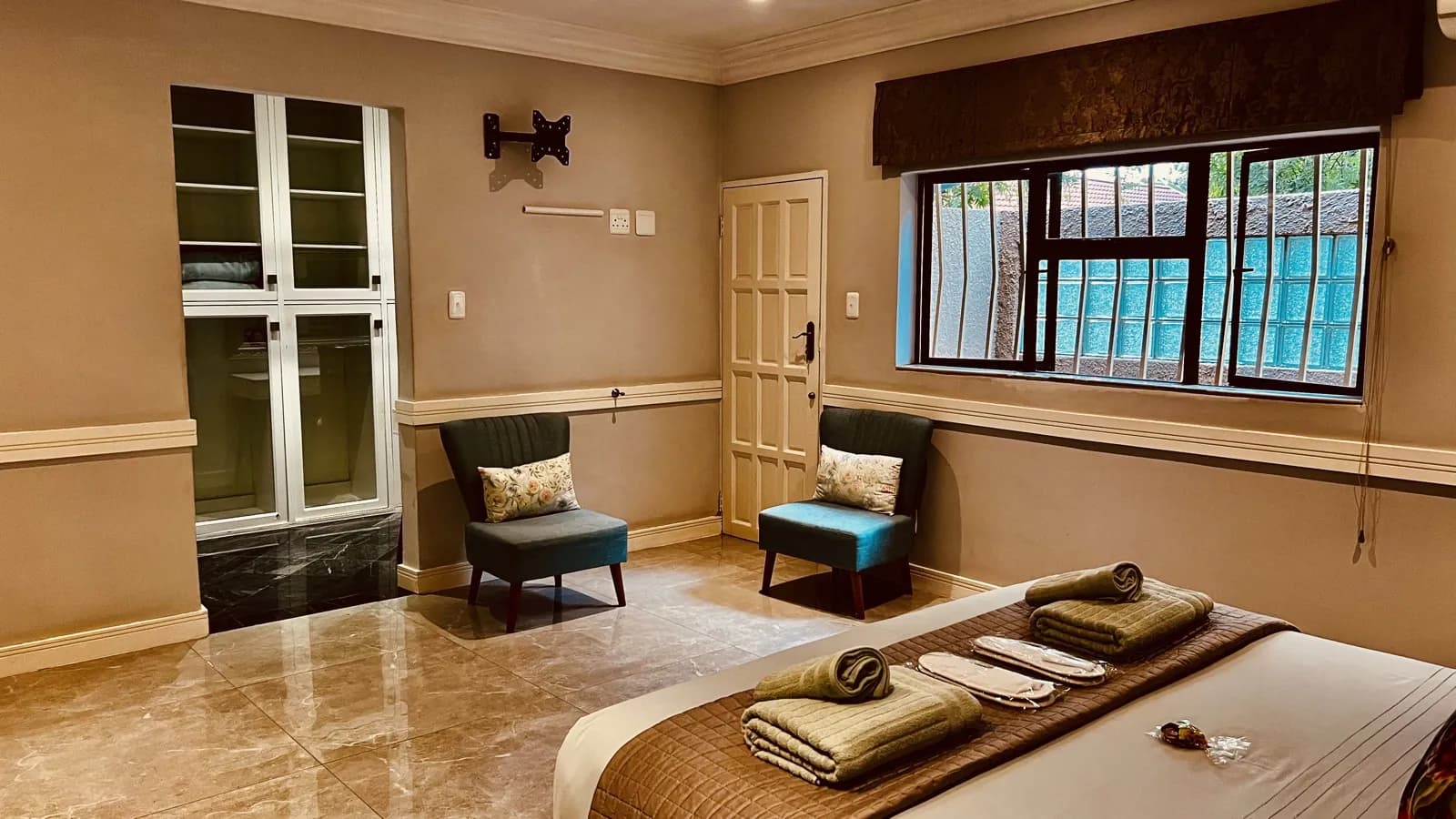 Olive Suite at 27A on Angus — 04
