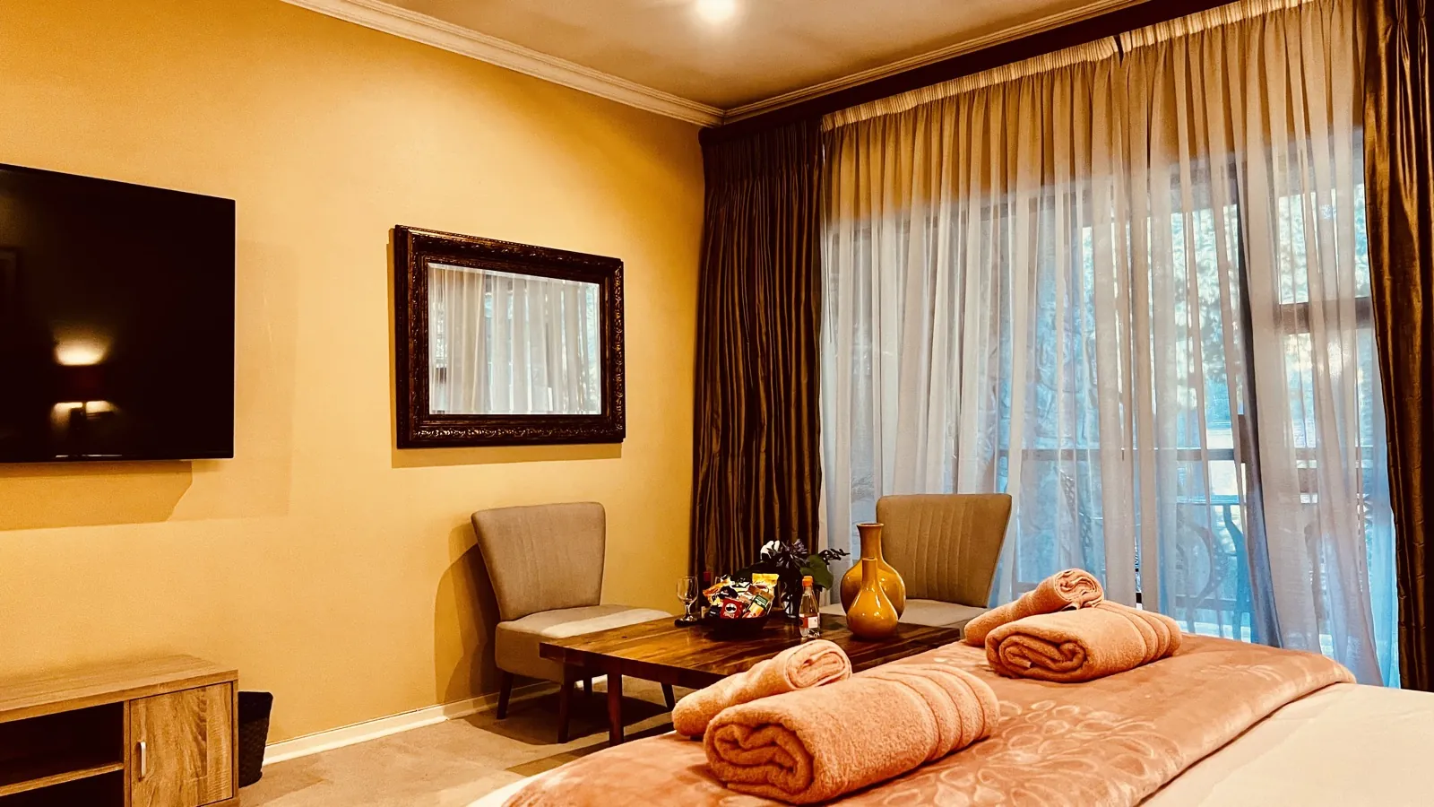 Peach Suite — detail 2