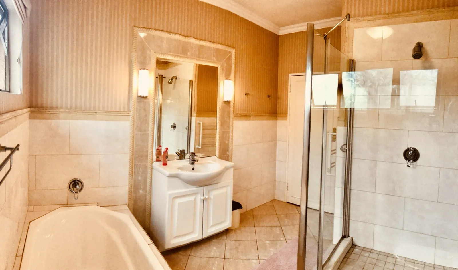 Peach Suite — detail 5
