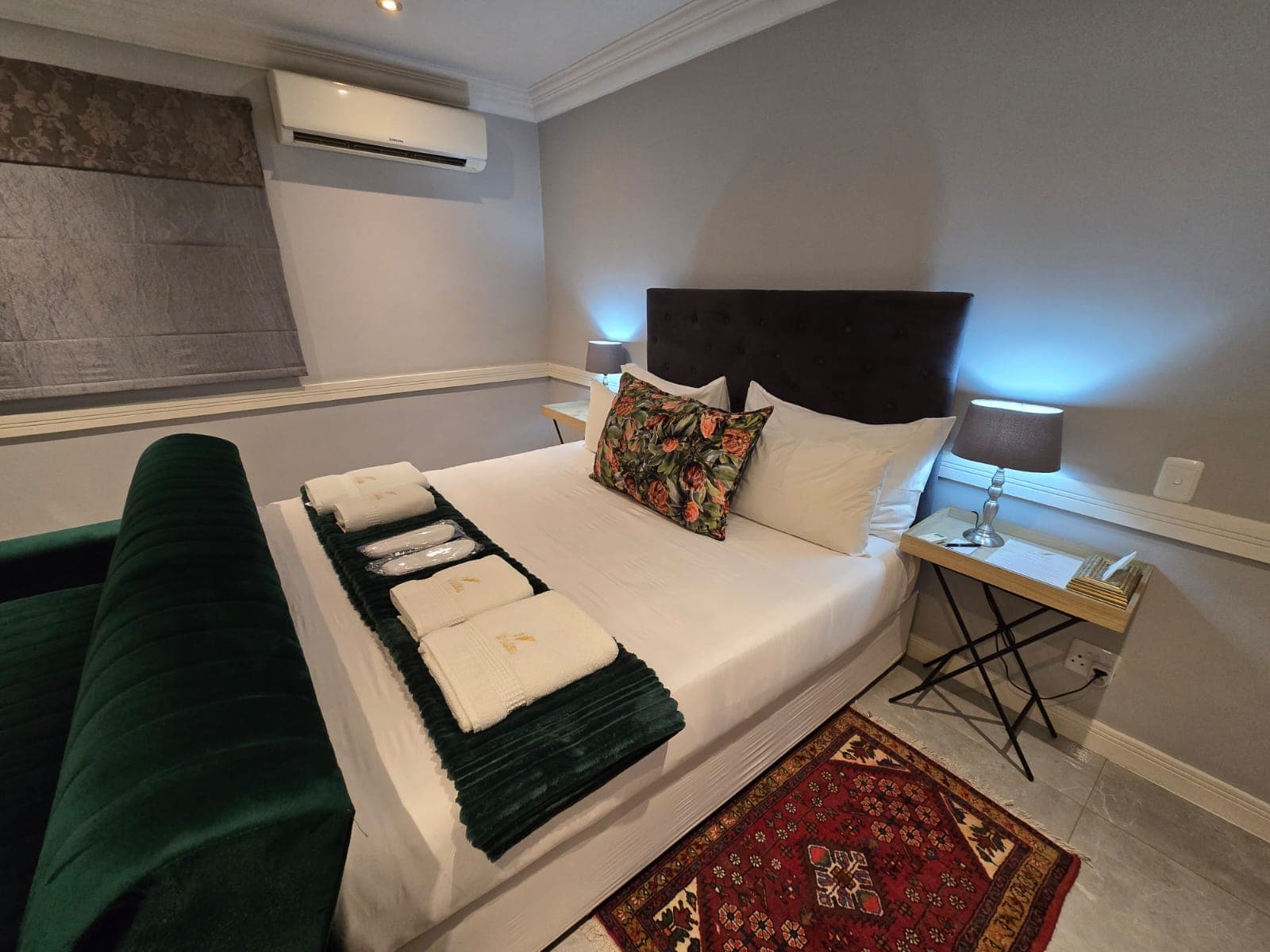 Olive Suite — detail 2